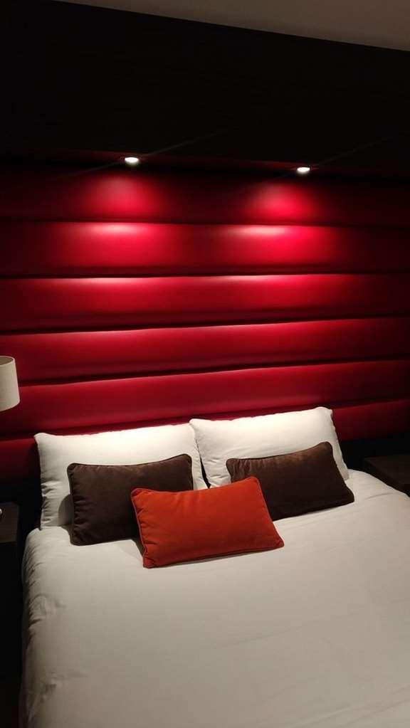 Hotel Crocus Caen Memorial Room photo
