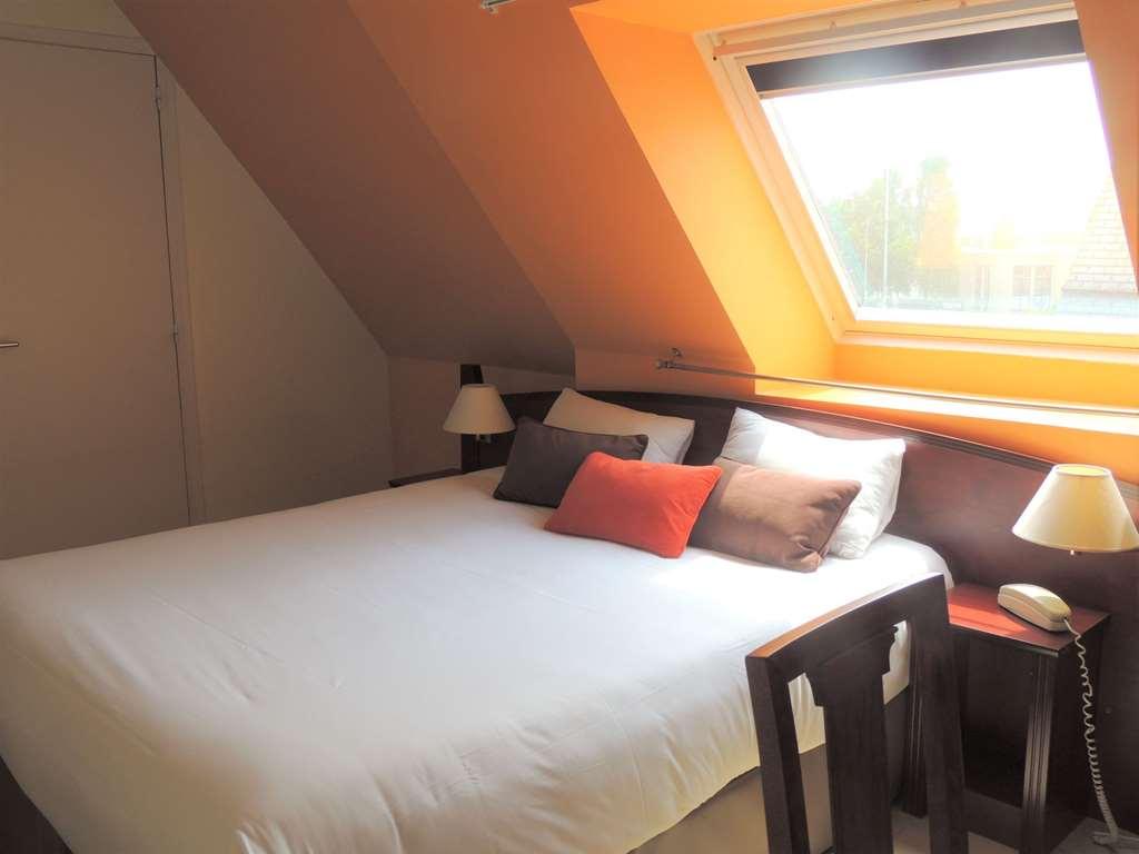Hotel Crocus Caen Memorial Room photo